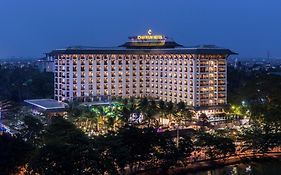 โรงแรมชาเทรียม รอยัลเลค ย่างกุ้ง